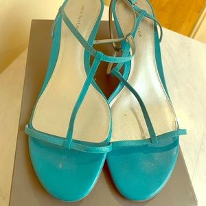 Ann Taylor T- Strap Sandal in Summer Teal size 9.5